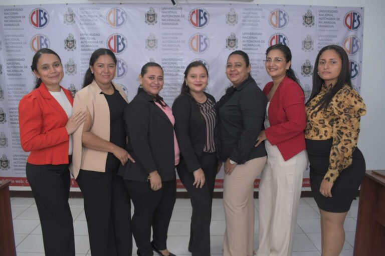 Graduación de especialistas en Enfermería Perinatal en Nicaragua, capacitados para mejorar la atención materno-infantil.