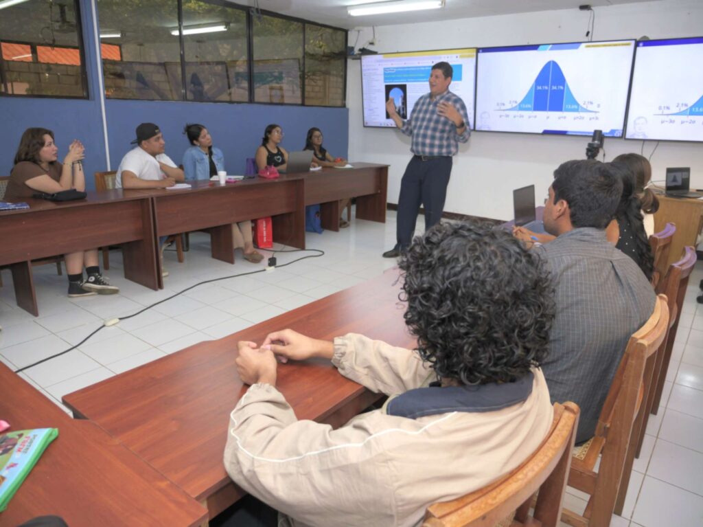 Participantes del voluntariado fortalecen sus habilidades investigativas durante taller práctico en estadística científica
