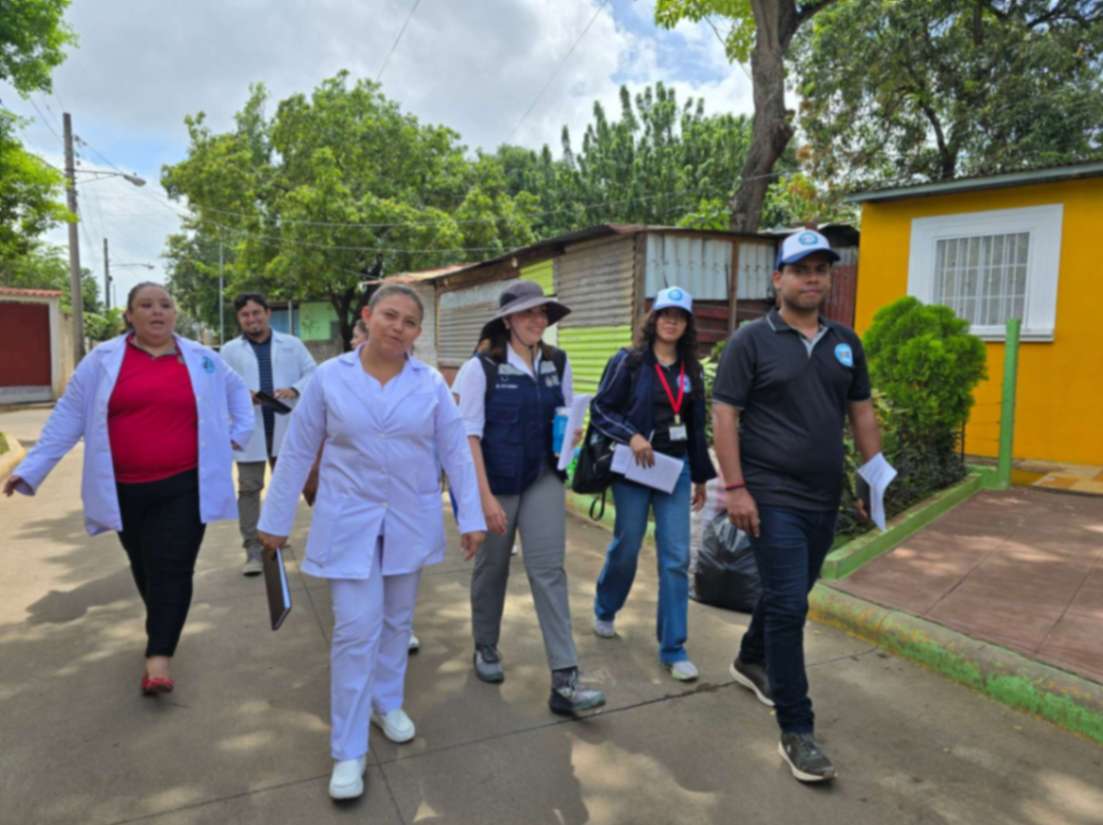 Como parte del curso Control de enfermedades en la población, miembros de los Equipos de Conducción municipal realizaron visitas a centros de salud, sectores y viviendas de distintas zonas de la Capital, con el objetivo de fortalecer los planes de lucha antiepidémica.