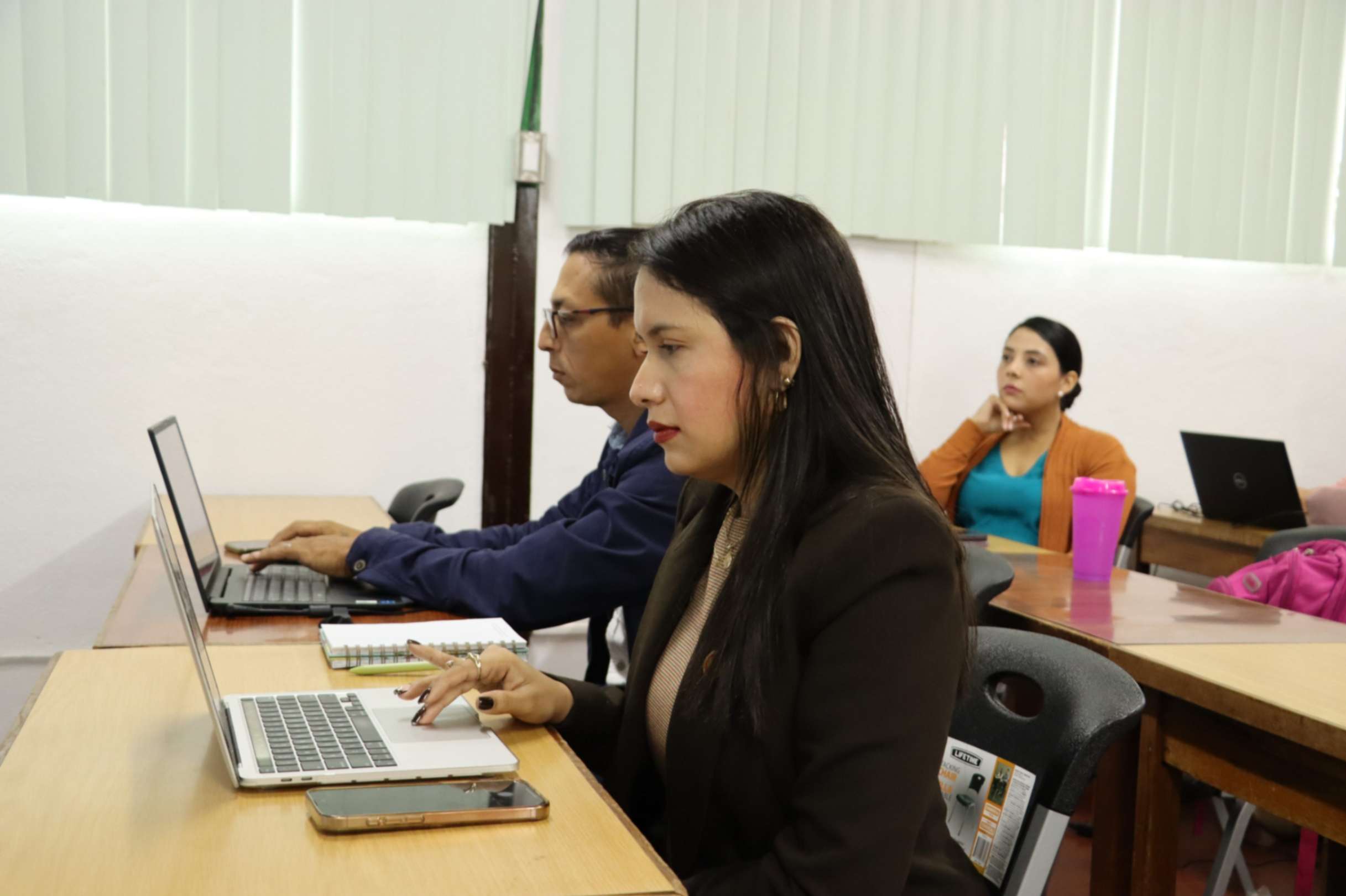 Jurado evaluando proyectos sobre higiene y seguridad ocupacional y trastornos musculoesqueléticos.