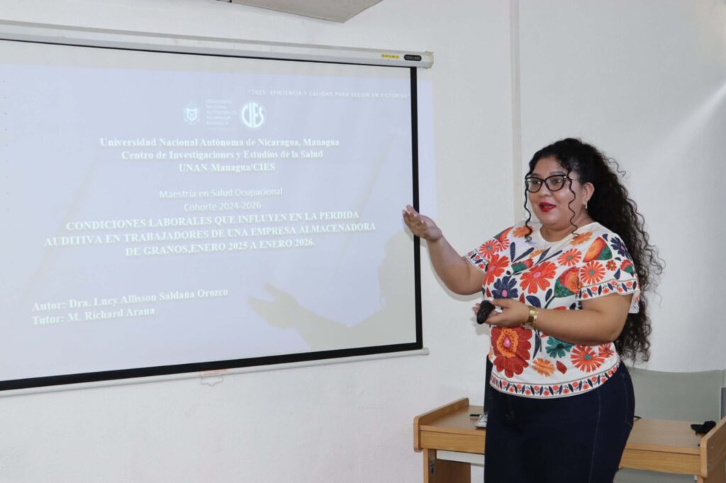 Jurado evaluando proyectos sobre higiene y seguridad ocupacional y trastornos musculoesqueléticos.