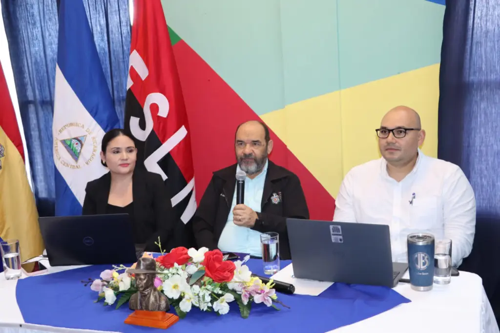 El Modelo de Salud Familiar y Comunitaria (MOSAFC) en Nicaragua, promoviendo la salud gratuita y universal.