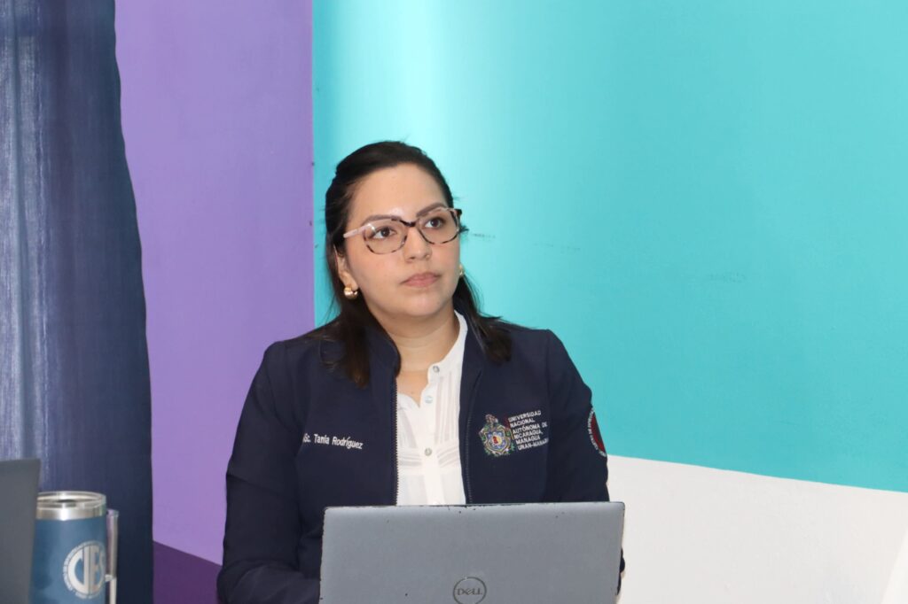 El Modelo de Salud Familiar y Comunitaria (MOSAFC) en Nicaragua, promoviendo la salud gratuita y universal.