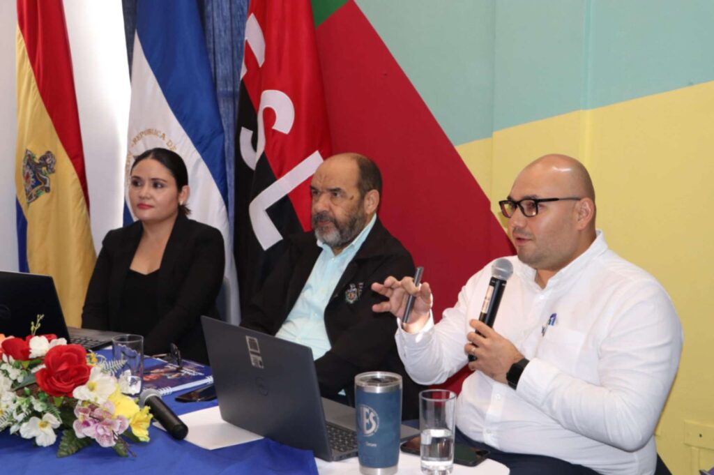 El Modelo de Salud Familiar y Comunitaria (MOSAFC) en Nicaragua, promoviendo la salud gratuita y universal.