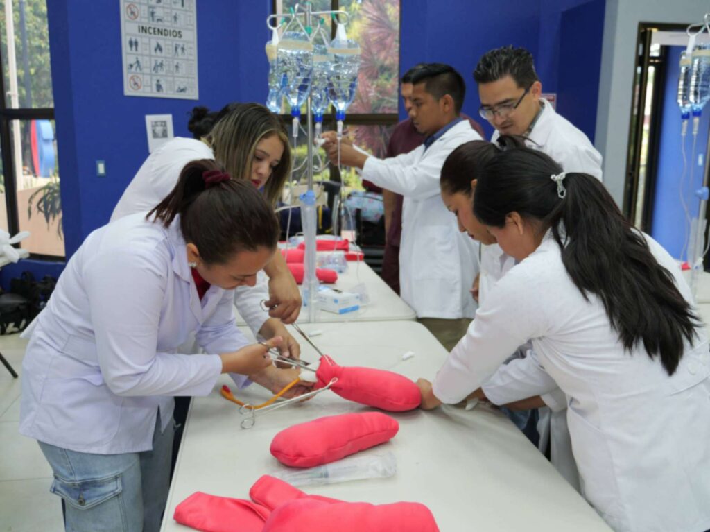 2. Personal de enfermería refuerza sus competencias perinatales