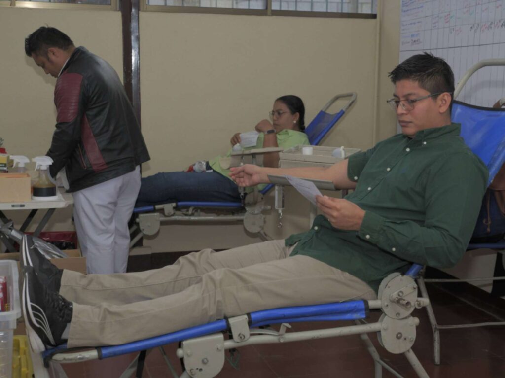 Estudiantes y docentes del CIES donan sangre para fortalecer la salud pública