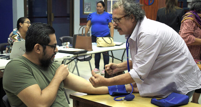 Sesión del Diplomado en Salud Ocupacional con participantes de SILAIS y empresas.