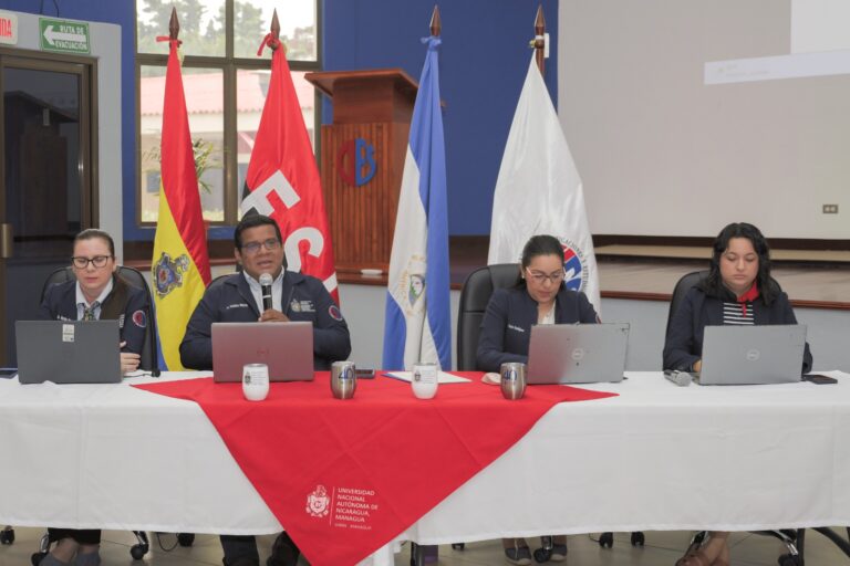 Panel aborda el tabaquismo y vapeo adolescente como desafío emergente de salud pública