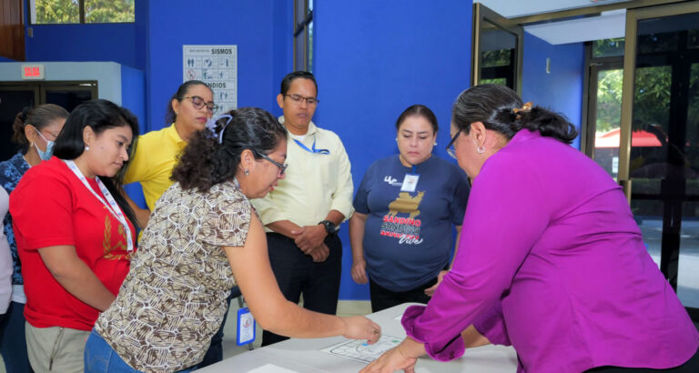 Taller de actividades lúdicas fortalece el bienestar emocional en el personal de la institución
