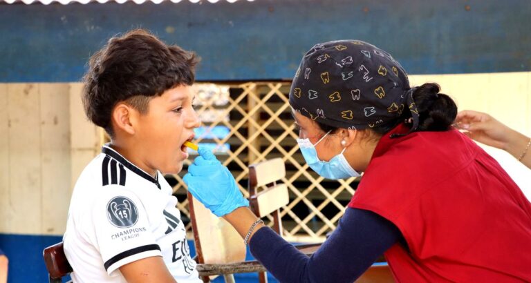 Odontóloga pediatra del CIES brinda orientación sobre la importancia de la salud oral infantil y la prevención desde el embarazo para favorecer el desarrollo integral de niñas y niños.