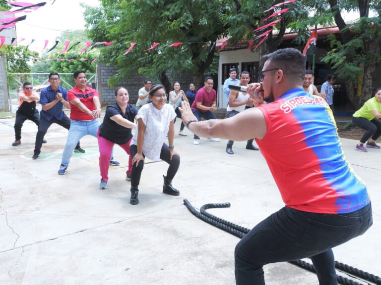 Maestrantes y docentes del CIES participan en una actividad extracurricular orientada a fortalecer la convivencia y la formación integral en salud pública.