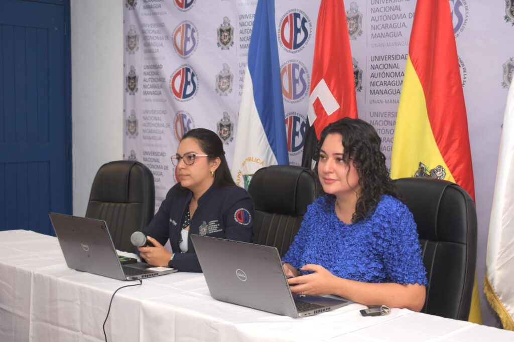 Docentes, autoridades académicas y profesionales de la salud durante la inauguración de la tercera cohorte de la Certificación para el Abordaje Integral del Primer Trimestre en la UNAN-Managua, desarrollada en coordinación con el MINSA.
