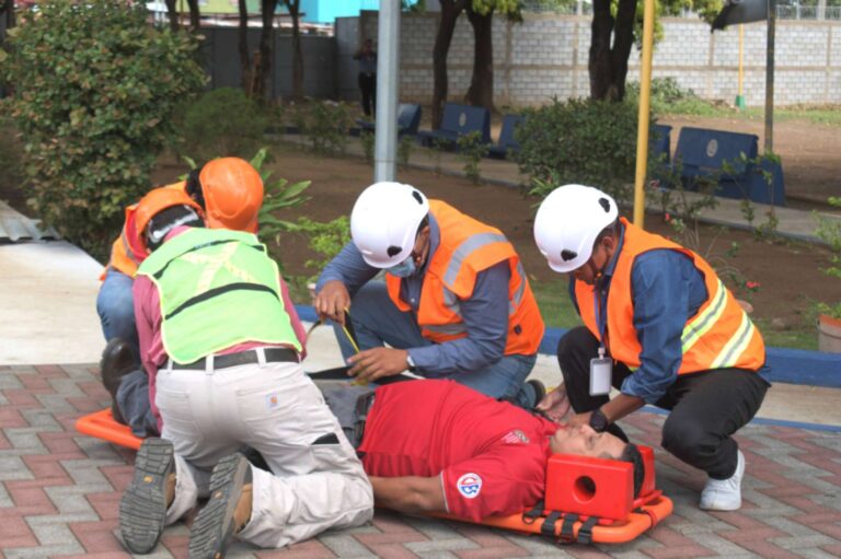Participantes en una capacitación del CIES sobre prevención y resiliencia ante situaciones multiamenaza.