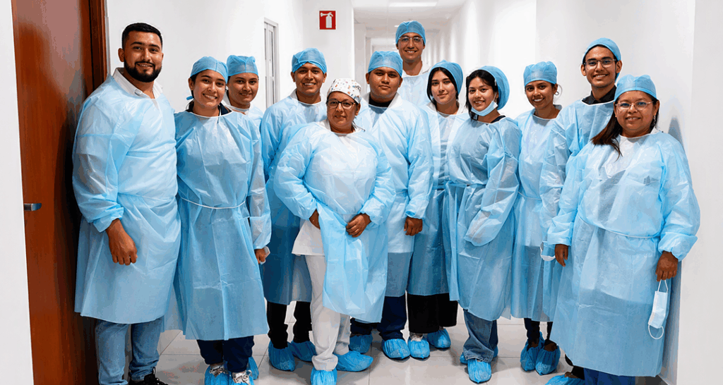 Estudiantes de Psicología de la UNAN-Managua/CUR-Estelí desarrollan una jornada de acompañamiento psicosocial y atención integral con pacientes del Centro Nefrológico Flor de Pino en Estelí.