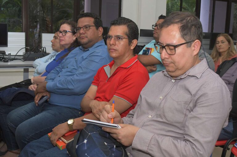 Docentes investigadores y personal TIC del CIES participan en encuentro sobre gestión editorial y divulgación científica.