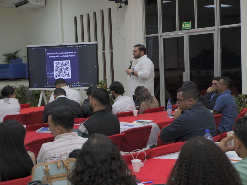 Participantes durante taller de inteligencia artificial aplicada a la investigación en salud