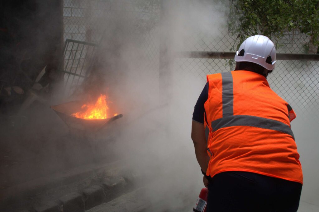 Brigadista del CIES participa en escenario simulado de incendio